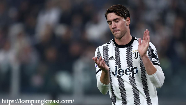 Vlahovic Mantap Bertahan Turin